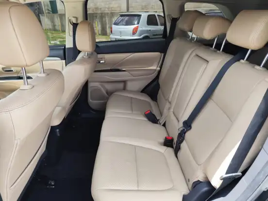 MITSUBISHI-OUTLANDER-2014