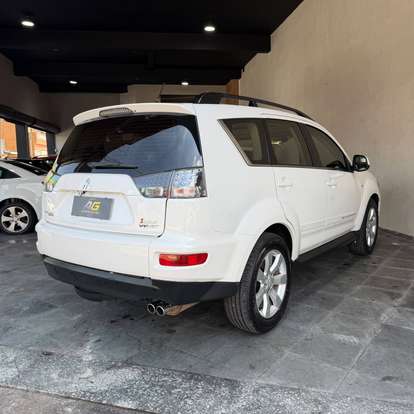 MITSUBISHI-OUTLANDER-2011