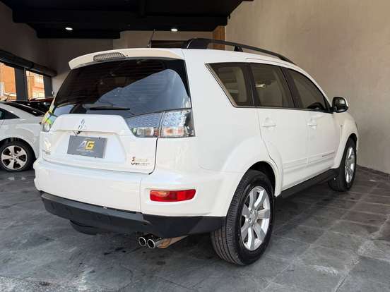 MITSUBISHI-OUTLANDER-3.0 GT 4X4 V6 24V GASOLINA 4P AUTOMÁTICO MITSUBISHI-OUTLANDER-2011