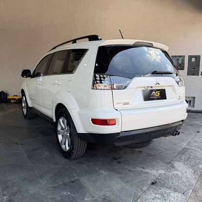 MITSUBISHI-OUTLANDER-2011
