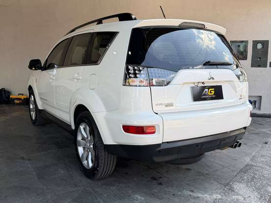MITSUBISHI-OUTLANDER-3.0 GT 4X4 V6 24V GASOLINA 4P AUTOMÁTICO MITSUBISHI-OUTLANDER-2011