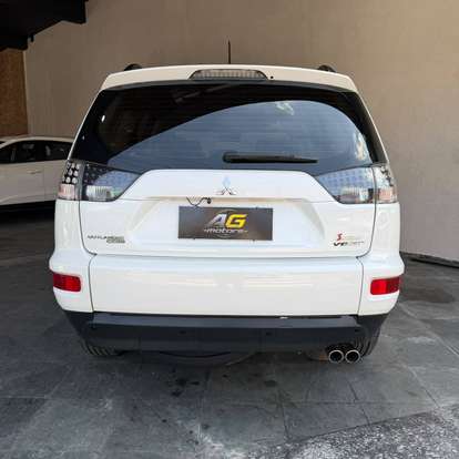 MITSUBISHI-OUTLANDER-2011