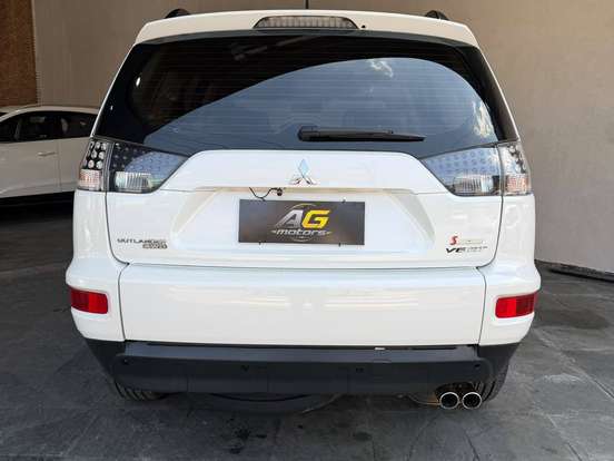 MITSUBISHI-OUTLANDER-3.0 GT 4X4 V6 24V GASOLINA 4P AUTOMÁTICO MITSUBISHI-OUTLANDER-2011