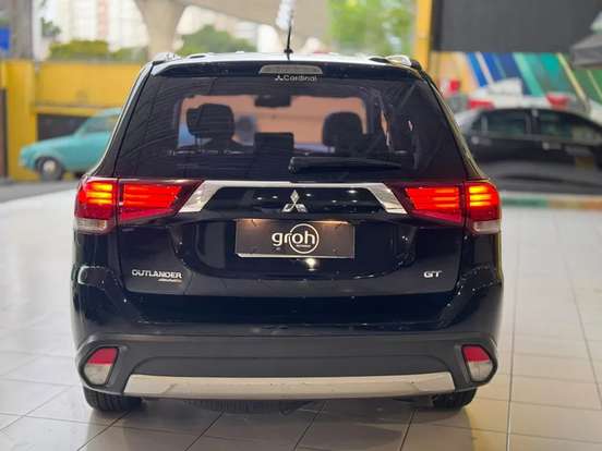 MITSUBISHI-OUTLANDER-2015