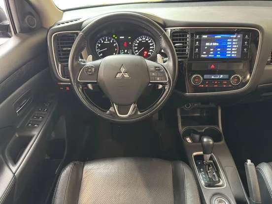 MITSUBISHI-OUTLANDER-3.0 GT 4X4 V6 24V GASOLINA 4P AUTOMÁTICO MITSUBISHI-OUTLANDER-2015