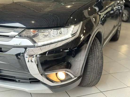MITSUBISHI-OUTLANDER-3.0 GT 4X4 V6 24V GASOLINA 4P AUTOMÁTICO MITSUBISHI-OUTLANDER-2015