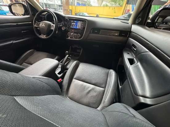 MITSUBISHI-OUTLANDER-2015