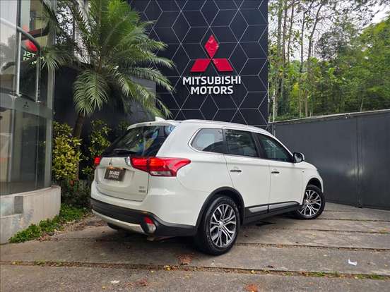 MITSUBISHI-OUTLANDER-3.0 GT 4X4 V6 24V GASOLINA 4P AUTOMÁTICO MITSUBISHI-OUTLANDER-2018