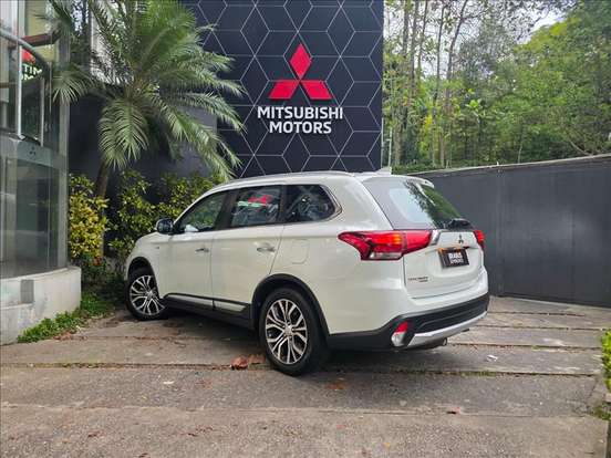 MITSUBISHI-OUTLANDER-2018