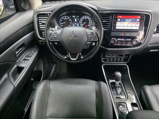 MITSUBISHI-OUTLANDER-2018
