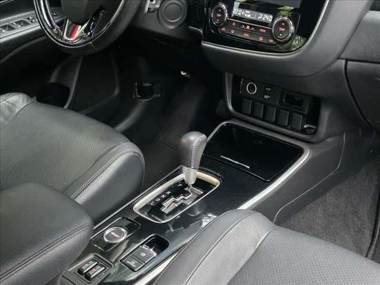 MITSUBISHI-OUTLANDER-2018