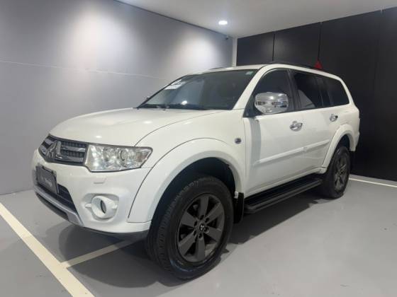 MITSUBISHI PAJERO 3.2 HPE 4X4 7 LUGARES 16V TURBO INTERCOOLER DIESEL 4P AUTOMÁTICO