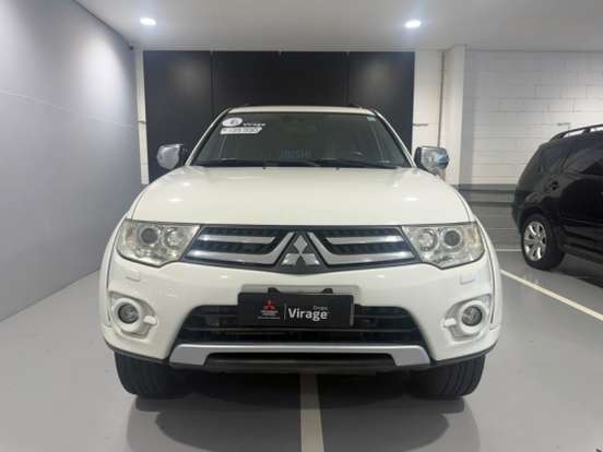 MITSUBISHI-PAJERO-2015