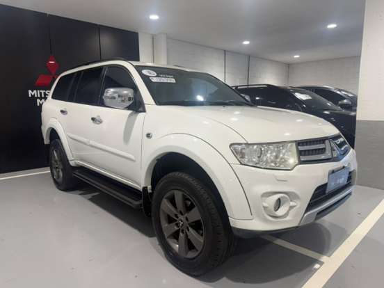 MITSUBISHI-PAJERO-2015