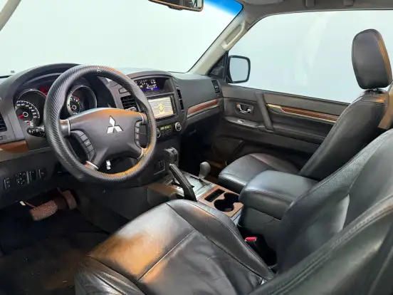 MITSUBISHI-PAJERO FULL-2010