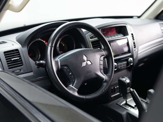 MITSUBISHI-PAJERO FULL-3.8 HPE 4X4 V6 24V GASOLINA 4P AUTOMÁTICO MITSUBISHI-PAJERO FULL-2014