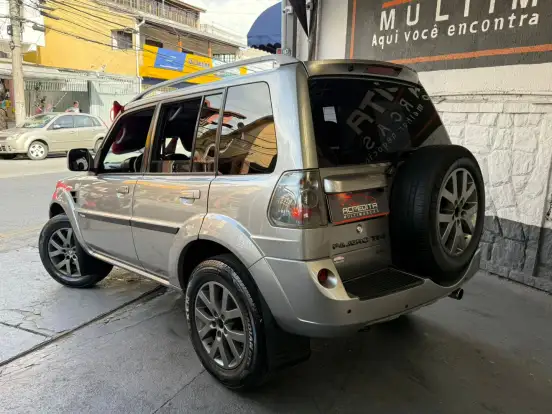 MITSUBISHI-PAJERO TR4-2.0 4X2 16V 140CV FLEX 4P AUTOMÁTICO MITSUBISHI-PAJERO TR4-2013