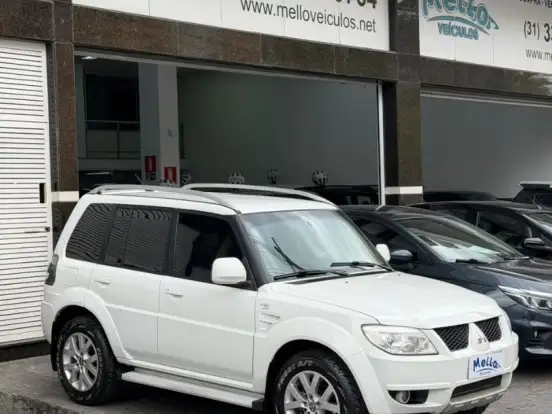 MITSUBISHI-PAJERO TR4-2.0 4X2 16V 140CV FLEX 4P AUTOMÁTICO MITSUBISHI-PAJERO TR4-2012