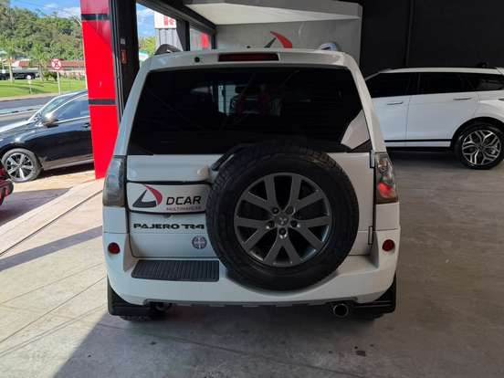 MITSUBISHI-PAJERO TR4-2.0 4X2 16V 140CV FLEX 4P AUTOMÁTICO MITSUBISHI-PAJERO TR4-2013