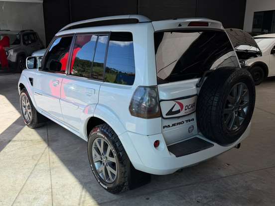 MITSUBISHI-PAJERO TR4-2.0 4X2 16V 140CV FLEX 4P AUTOMÁTICO MITSUBISHI-PAJERO TR4-2013