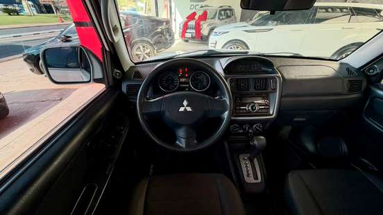 MITSUBISHI-PAJERO TR4-2013