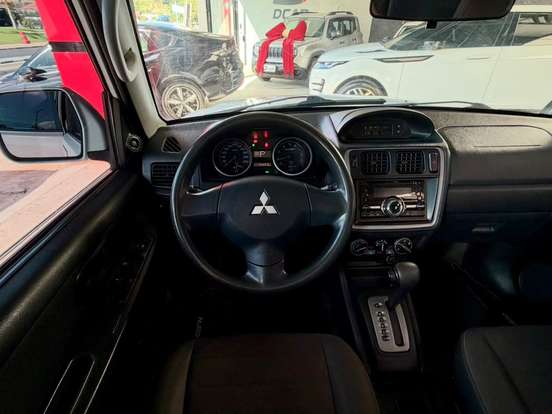 MITSUBISHI-PAJERO TR4-2.0 4X2 16V 140CV FLEX 4P AUTOMÁTICO MITSUBISHI-PAJERO TR4-2013