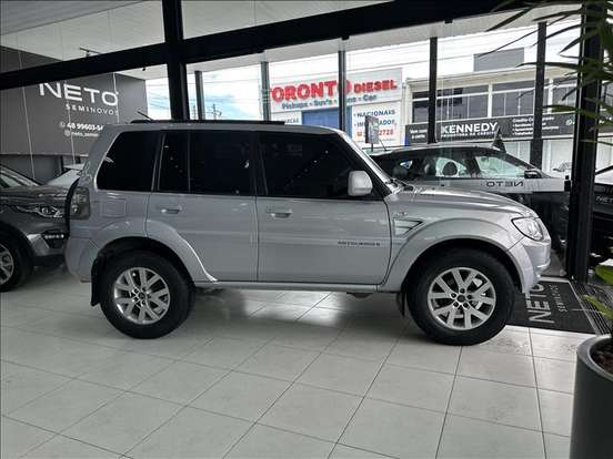 MITSUBISHI-PAJERO TR4-2011
