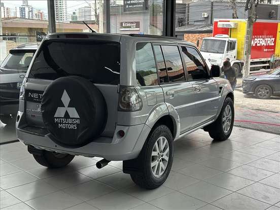 MITSUBISHI-PAJERO TR4-2.0 4X4 16V 140CV FLEX 4P MANUAL MITSUBISHI-PAJERO TR4-2011