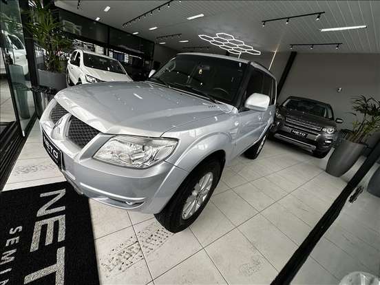 MITSUBISHI-PAJERO TR4-2011