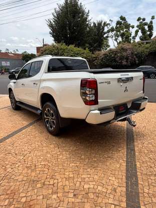 MITSUBISHI-TRITON-2024