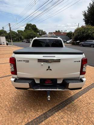 MITSUBISHI-TRITON-2024