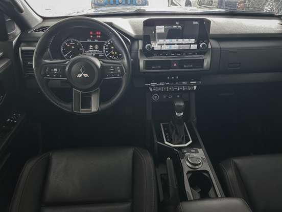 MITSUBISHI-TRITON-2024