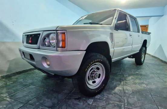 MITSUBISHI-L200-2005