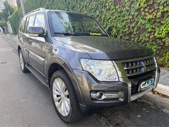 MITSUBISHI-PAJERO-2015
