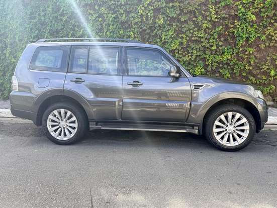 MITSUBISHI-PAJERO-2015