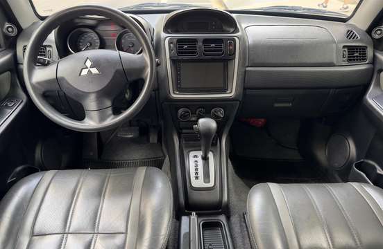 MITSUBISHI-PAJERO TR4-2013