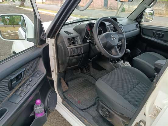 MITSUBISHI-PAJERO TR4-2.0 4X4 16V 140CV FLEX 4P AUTOMÁTICO MITSUBISHI-PAJERO TR4-2012