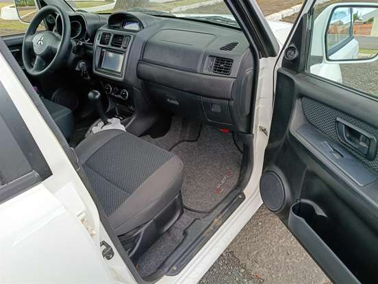 MITSUBISHI-PAJERO TR4-2.0 4X4 16V 140CV FLEX 4P AUTOMÁTICO MITSUBISHI-PAJERO TR4-2012