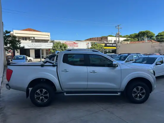 NISSAN-FRONTIER-2.3 16V TURBO DIESEL LE CD 4X4 AUTOMÁTICO NISSAN-FRONTIER-2017
