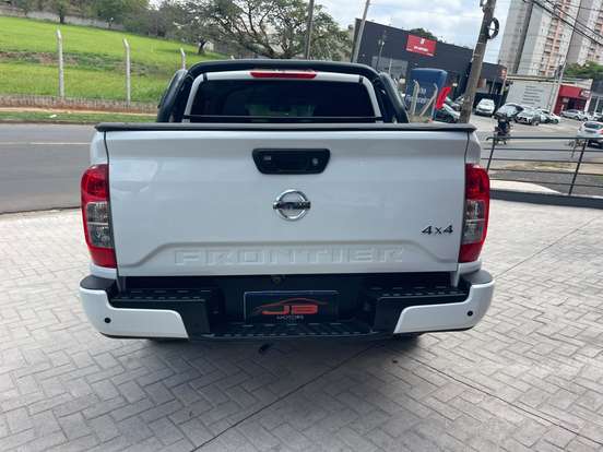 NISSAN-FRONTIER-2022