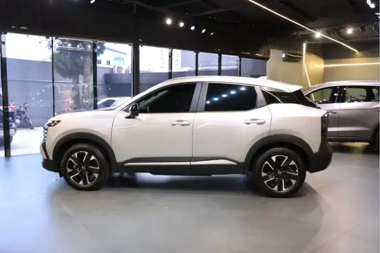 NISSAN-KICKS-2025