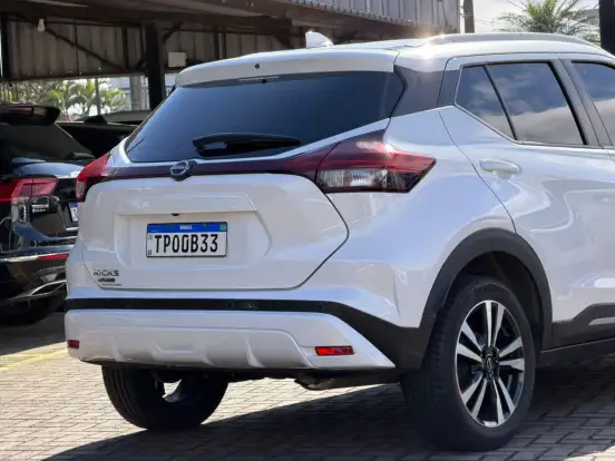 NISSAN-KICKS PLAY-2025