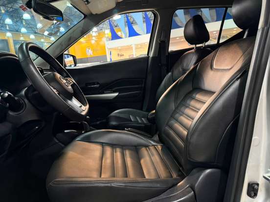 NISSAN-KICKS PLAY-2025