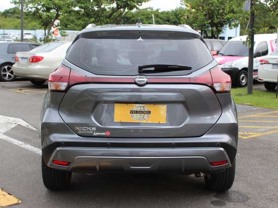 NISSAN-KICKS PLAY-2025
