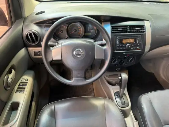 NISSAN-LIVINA-2010