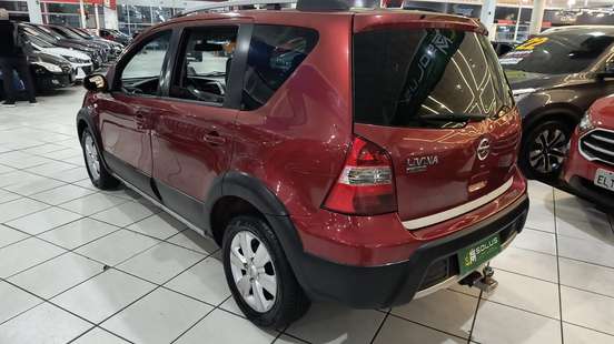 NISSAN-LIVINA-2013
