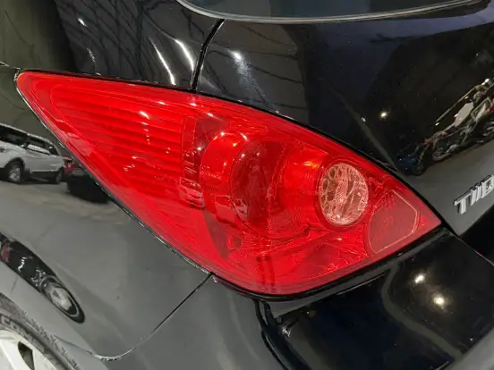 NISSAN-TIIDA-2012