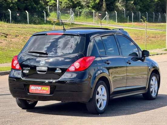 NISSAN-TIIDA-2010