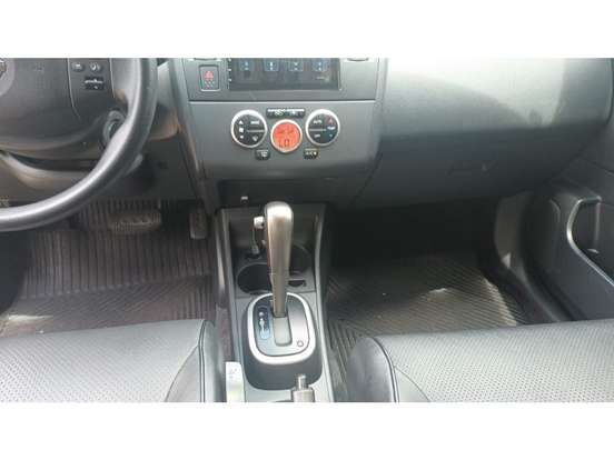 NISSAN-TIIDA-2011