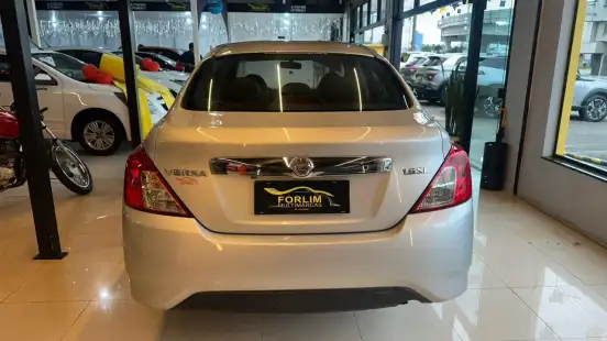 NISSAN-VERSA-2020